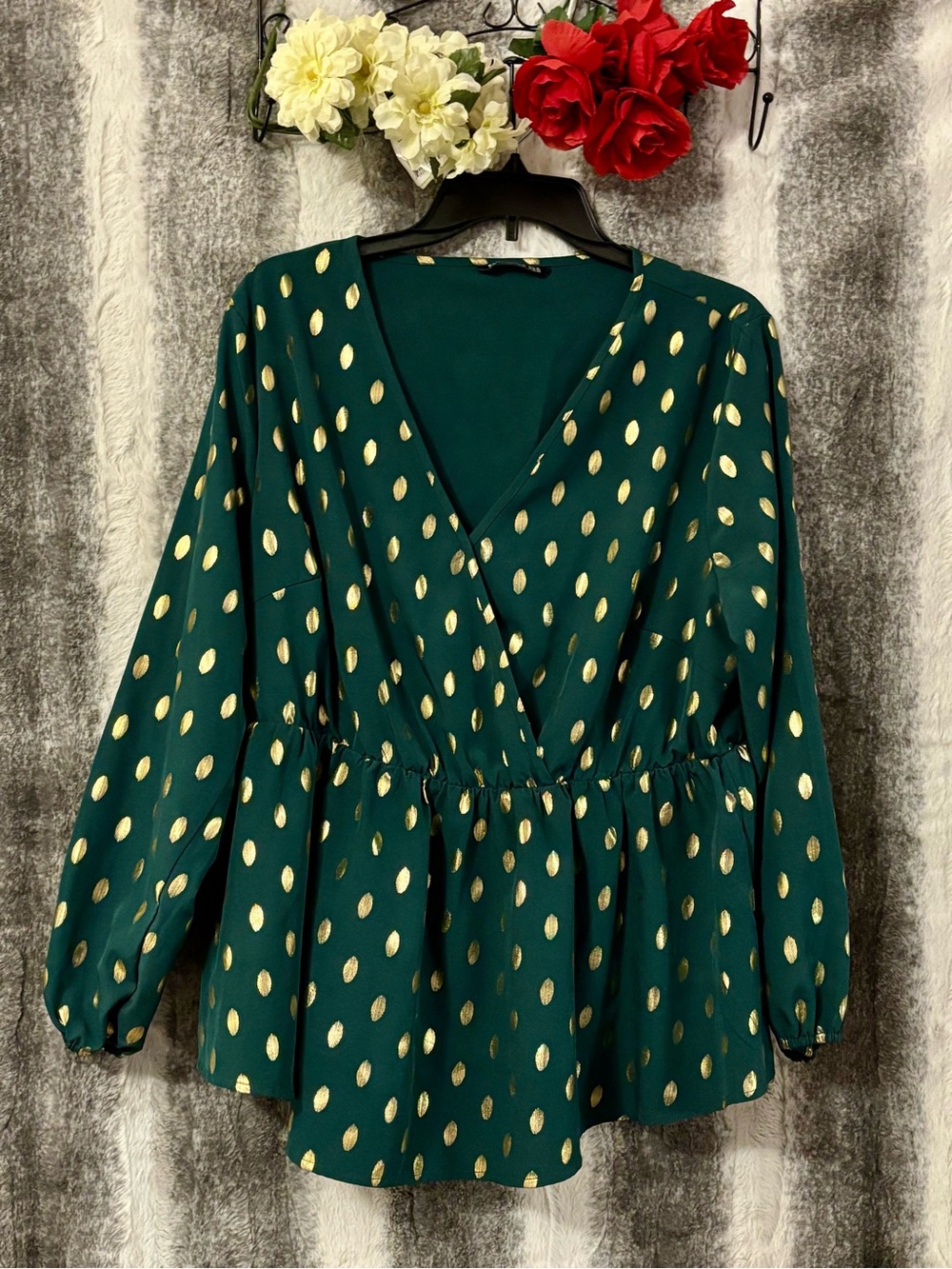 BloomChic Green Peplum Wrap Top with Gold Dot Print size 1X (14-16)